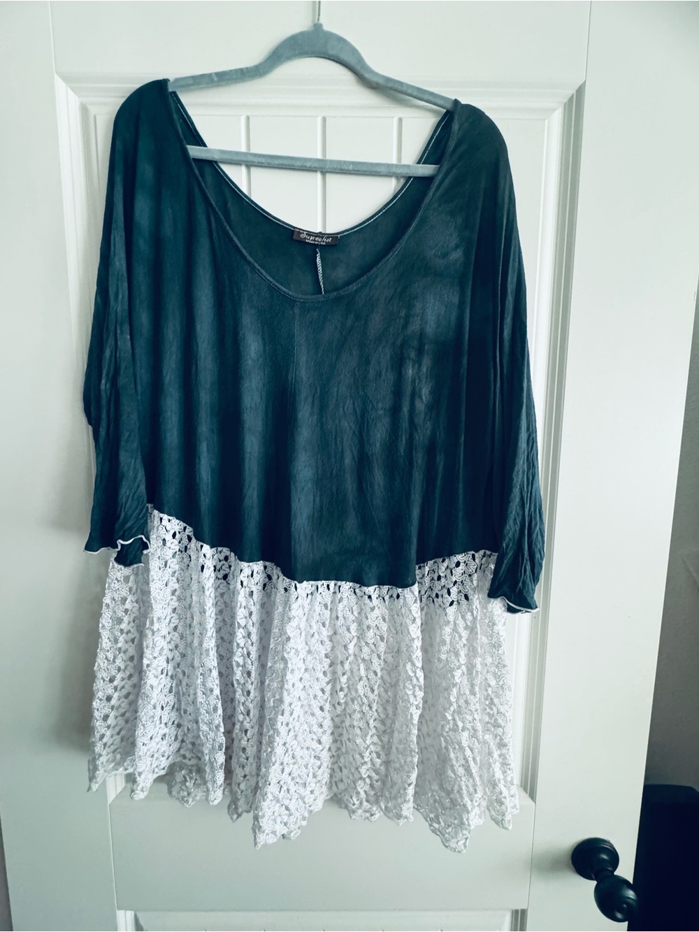 Relaxed Scoop Neck Crochet-Hem Tunic - Black & White
